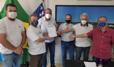 Prefeito Kleber Marra atende solicitações dos membros da comunidade católica