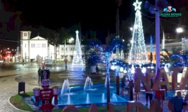 Inauguração da decoração do Natal das Águas Quentes, na Praça Mestre Orlando, em Caldas Novas