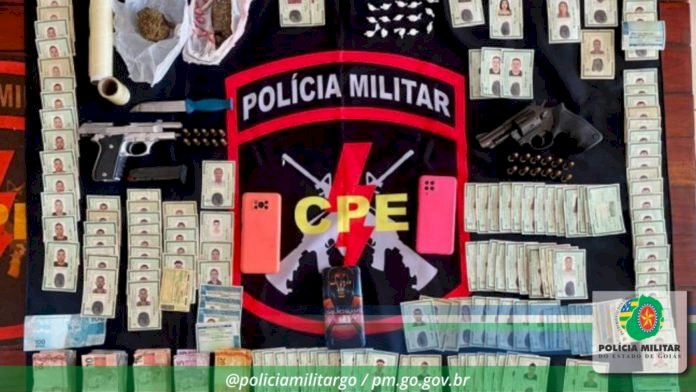 CPE: prende dupla com drogas, armas, munições e 157 identidades falsificadas, em Formosa
