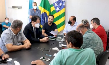 Caldas Novas cumpre piso nacional e professores terão salários iniciais de R$ 3.845,26