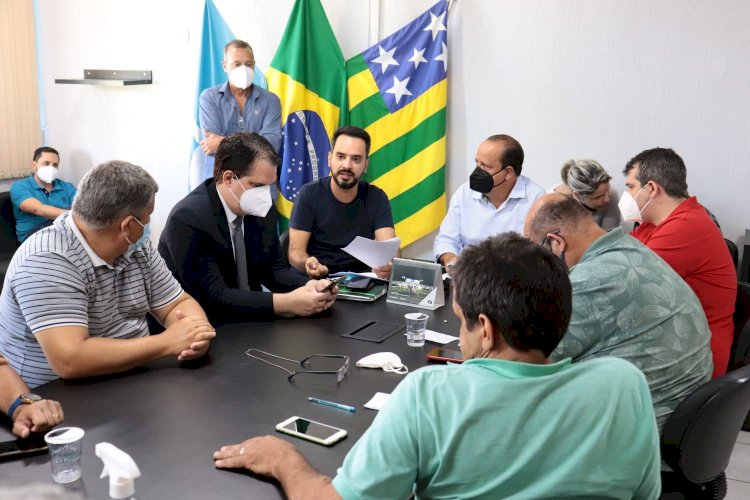 Caldas Novas cumpre piso nacional e professores terão salários iniciais de R$ 3.845,26