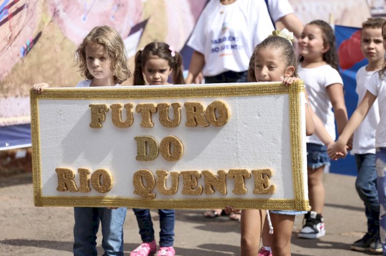 Rio Quente comemora 34 anos com desfile cívico e programação especial para a população