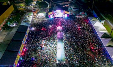 Mais de 20 mil pessoas estiveram presentes na primeira noite de shows do Carnaval das Águas Quentes 2024
