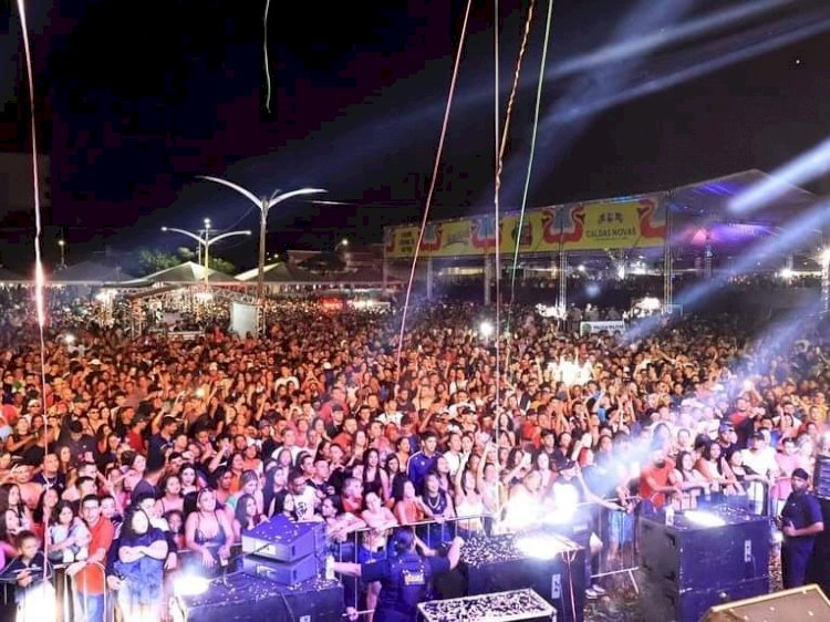Segunda noite de shows é recorde de público no Carnaval das águas quentes 2024