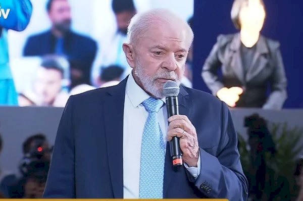 Lula encomenda programa federal para construir banheiros para mais de 4 milhões de brasileiros